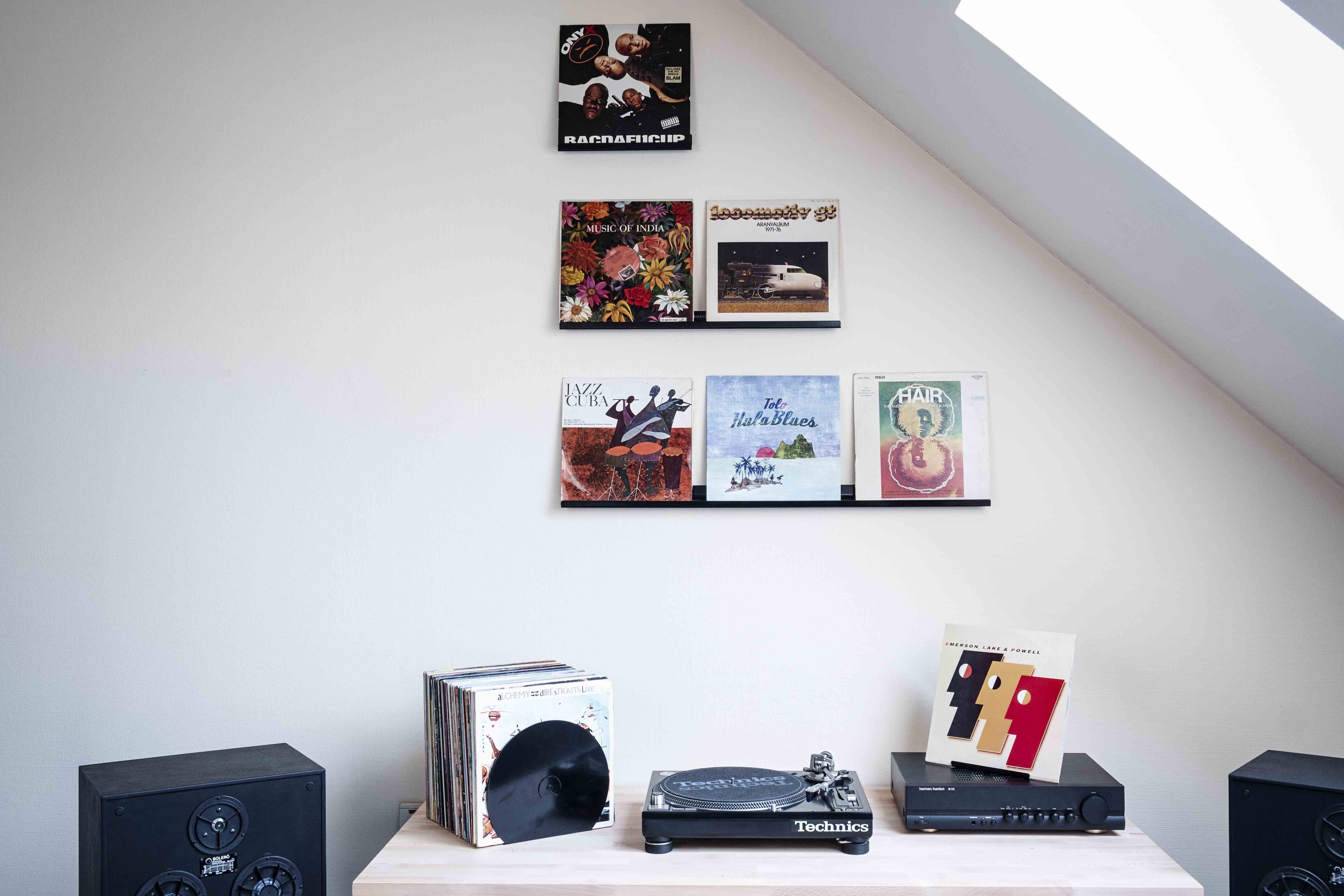 wall mounted record player shelf